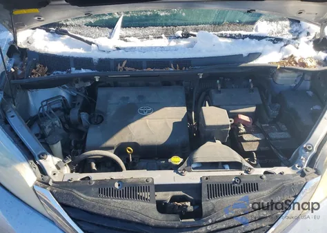 2012 Toyota Sienna Le z USA, uszkodzony, nr VIN 5TDKK3DC2CS189034